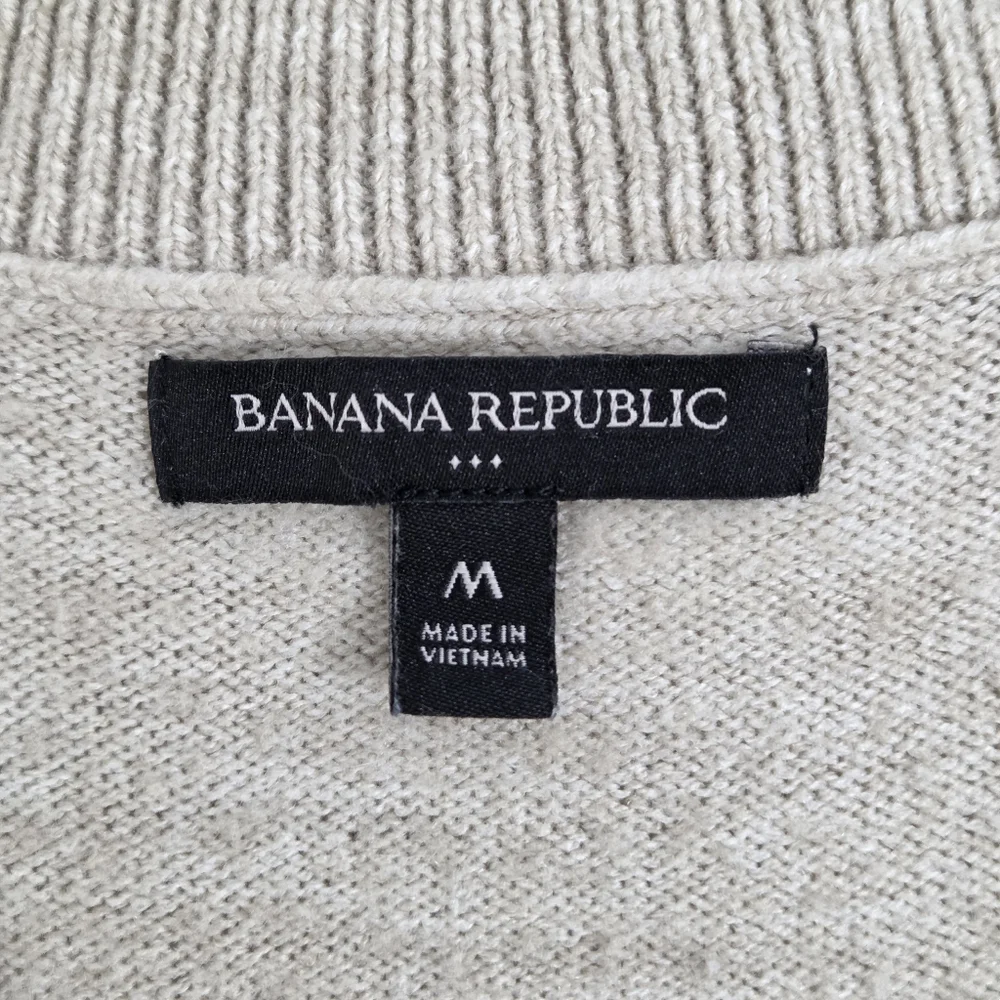 Banana Republic chic neck
